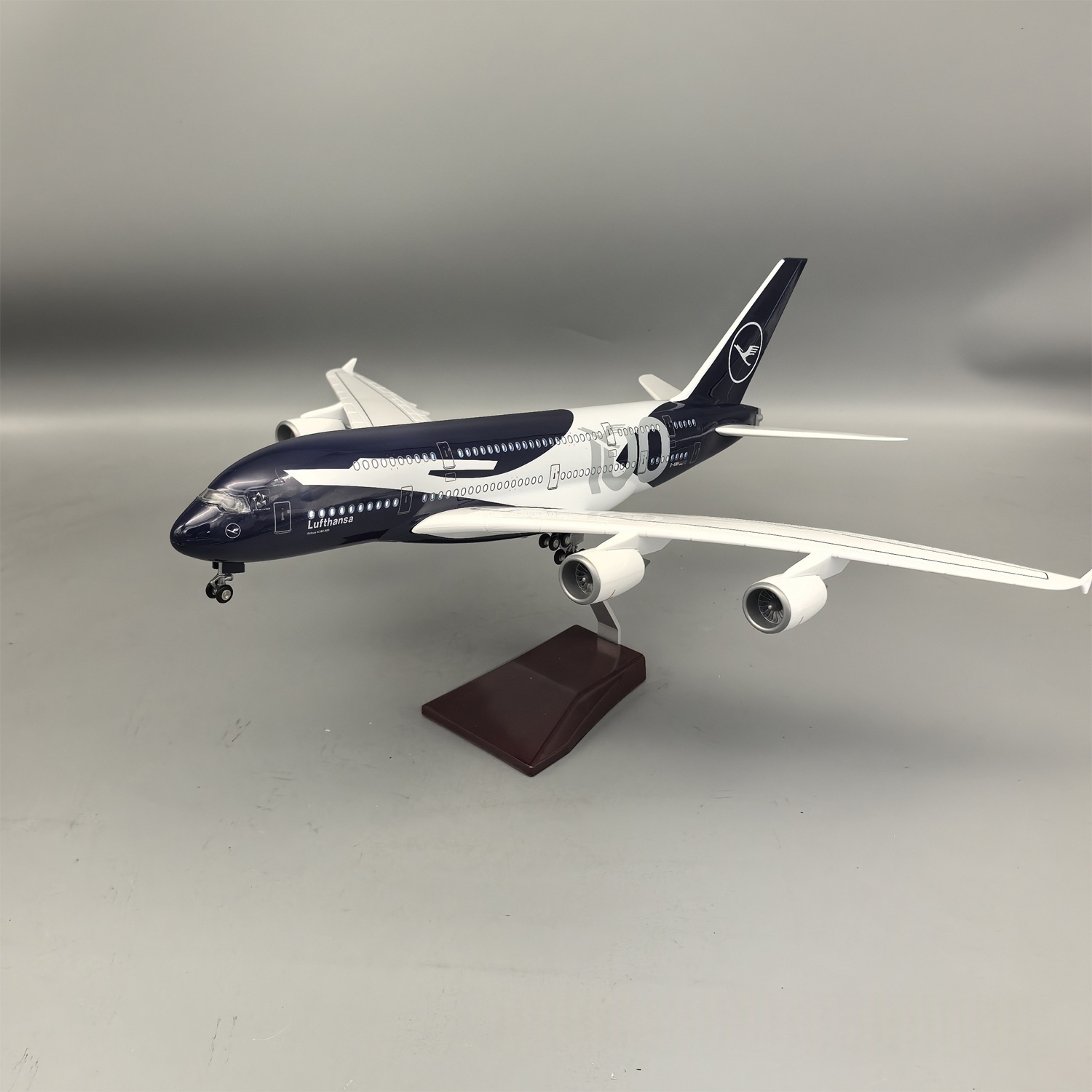 Nowy model samolotu Lufthansa  – Party Games New Year recenzja i cena